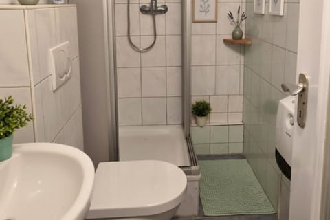 L21-Apartment Alsdorf, 3 Zimmer, 4 Betten, Standardisierte Ausstattung, ideal für Reisende, Pendler, Familien Apartment in Eschweiler
