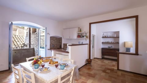 Spring, Summer, Kitchen or kitchenette, Autumn
