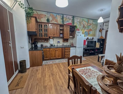 Kitchen or kitchenette, Dining area, dishwasher, oven, stove