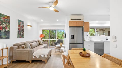Kitchen or kitchenette, Living room, Seating area, Dining area, dishwasher, oven, stove
