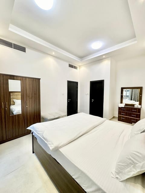 Bed, Photo of the whole room, Bedroom, wardrobe, air conditioner