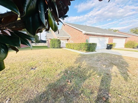 Eastgate 9A Beautiful Townhouse Apartment in Hammond