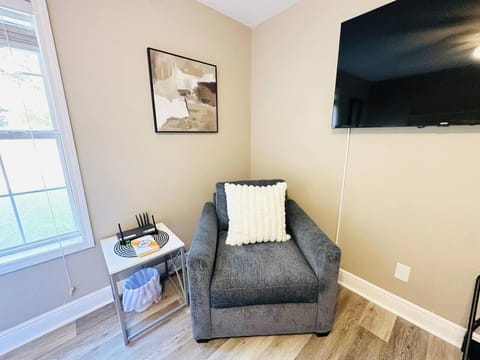 Eastgate 9A Beautiful Townhouse Apartment in Hammond