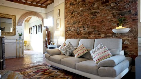 Living room, Photo of the whole room, fireplace, fireplace