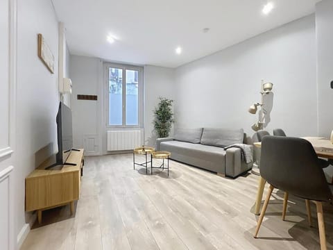 Charmant T2 Oullins centre avec terrasse Apartment in Lyon