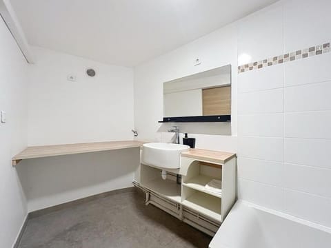 Charmant T2 Oullins centre avec terrasse Apartment in Lyon