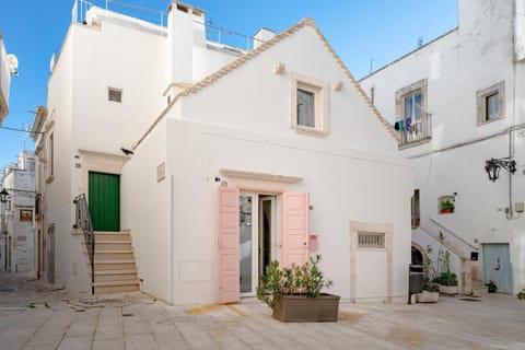 Property building, Day, Neighbourhood, Street view