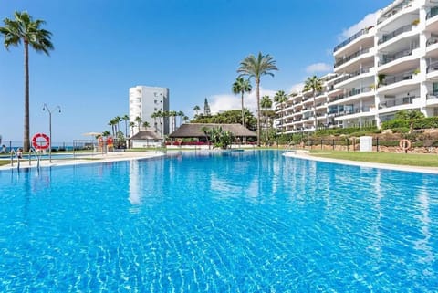 Lounge or bar, Swimming pool, minibar