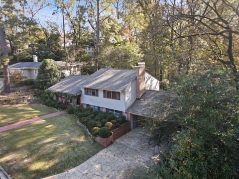Sweet Home Bama Hideaway-Walk to UA & Bryant Denny Stadium House in Northport