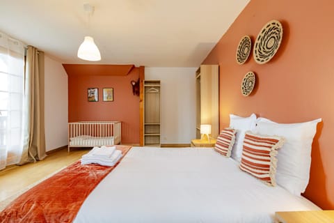 Bed, Photo of the whole room, Bedroom, towels, wardrobe