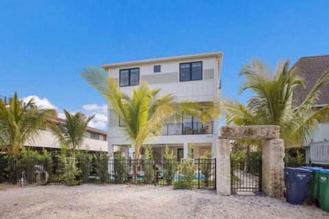 Aqua - Brand New Luxury Beach House on AMI House in Bradenton Beach