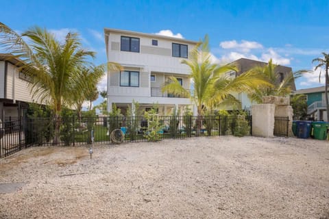 Aqua - Brand New Luxury Beach House on AMI House in Bradenton Beach