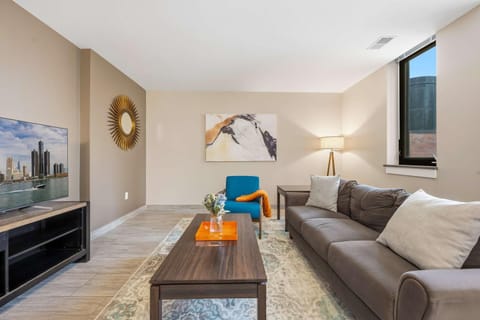 Communal lounge/ TV room, TV and multimedia, Living room, Seating area, Evening entertainment