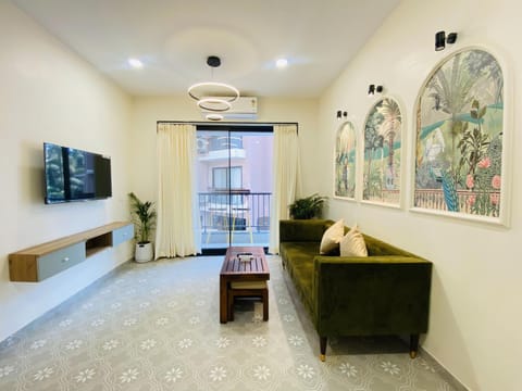 TV and multimedia, Living room, Seating area, air conditioner