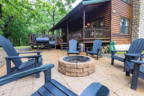 Bison Point-Ladder Ball, Corn Hole, Fire Pit, Sleeps 10 House in Oklahoma