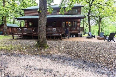 Bison Point-Ladder Ball, Corn Hole, Fire Pit, Sleeps 10 House in Oklahoma