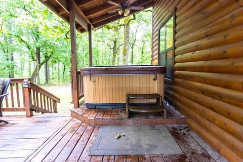Bison Point-Ladder Ball, Corn Hole, Fire Pit, Sleeps 10 House in Oklahoma