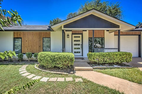 Austin Highlands Retreat - 4BR Home Near SoCo & Downtown ATX House in Austin