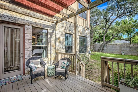 Charming 2BD - Billiards Near Lady Bird Lake & DT House in Austin