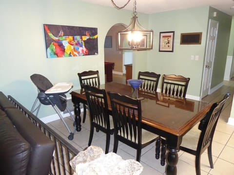 Perfecto Mundo 6, Orlando Area 4BR-2MB-3Bath Huge Pool, Ping Pong, Billiard, Disney Universal House in Altamonte Springs