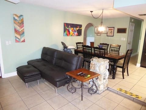 Perfecto Mundo 6, Orlando Area 4BR-2MB-3Bath Huge Pool, Ping Pong, Billiard, Disney Universal House in Altamonte Springs