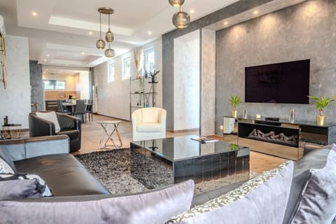 Communal lounge/ TV room, TV and multimedia, Living room