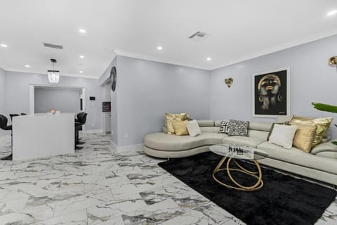 Living room, Seating area