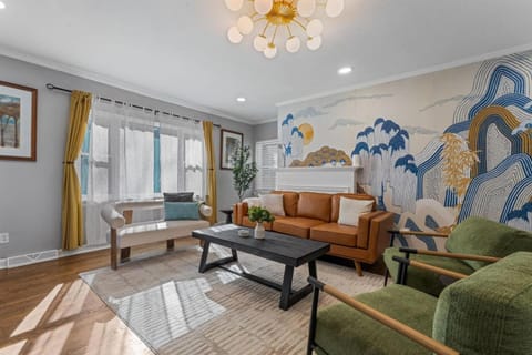 KnoxHaven 5 Min UTHot TubFirepitTheaterGames House in Knoxville