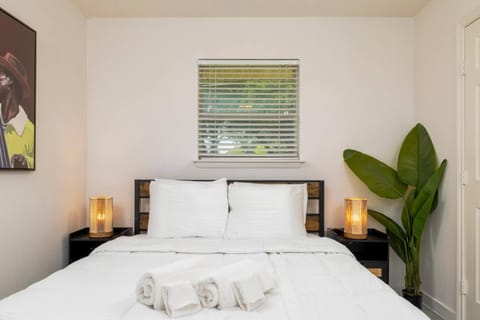 Bed, Bathroom, Bedroom