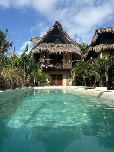 Property building, Photo of the whole room, Decorative detail, Swimming pool
