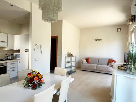 Communal lounge/ TV room, Seating area, kitchen