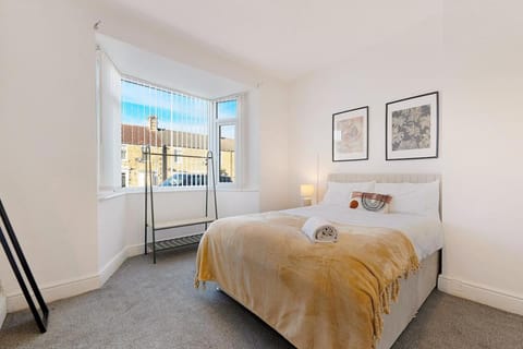 Sleep with us Apartment in England