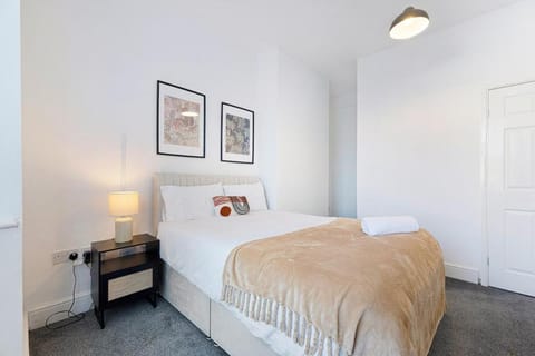 Sleep with us Apartment in England