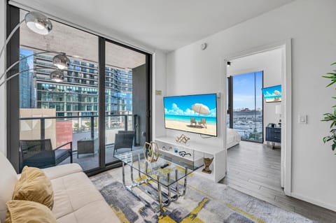 TV and multimedia, Balcony/Terrace, Living room, Seating area, City view, Sea view