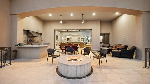 Seating area, fireplace