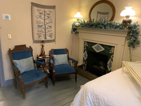 Seating area, fireplace