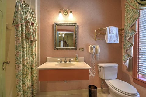 The Maxwell Room at The Historic Eureka Inn and Event Center Vacation rental in Johnson City