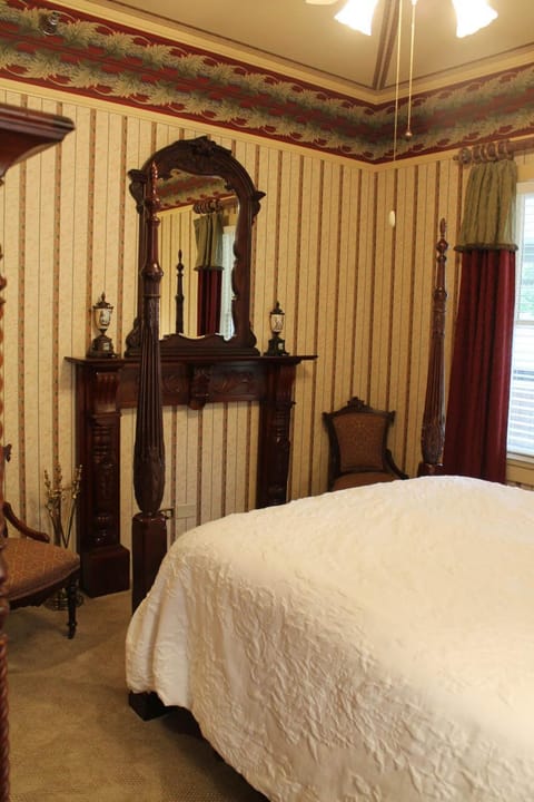 Peter Miller's Room The Historic Eureka Inn and Event Center Vacation rental in Johnson City