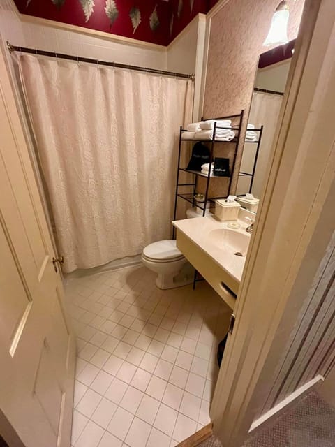 Peter Miller's Room The Historic Eureka Inn and Event Center Vacation rental in Johnson City