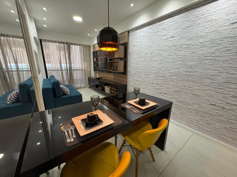TV and multimedia, Seating area, Dining area