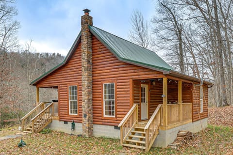 Greenbrier River On-Site! Modern-Rustic Log Cabin Cabin in Shenandoah Valley