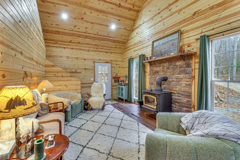 Greenbrier River On-Site! Modern-Rustic Log Cabin Cabin in Shenandoah Valley