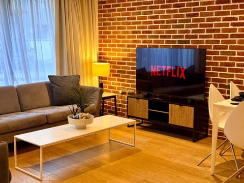 Communal lounge/ TV room, TV and multimedia, Living room, Seating area, Evening entertainment