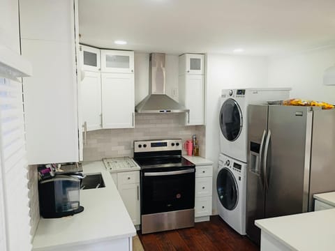 Kitchen or kitchenette, washing machine