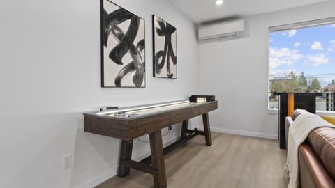 Ballard Hangout - Arcade & Covered Deck House in Ballard