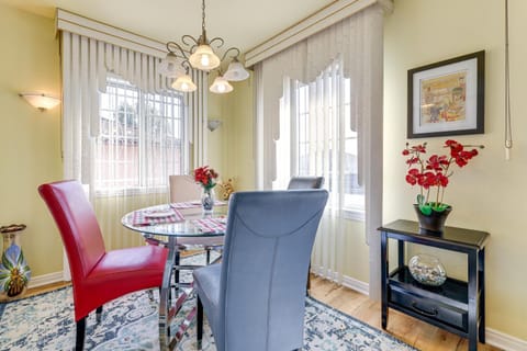 Stylish Home Near SoFi Stadium, LAX and Long Beach House in Compton