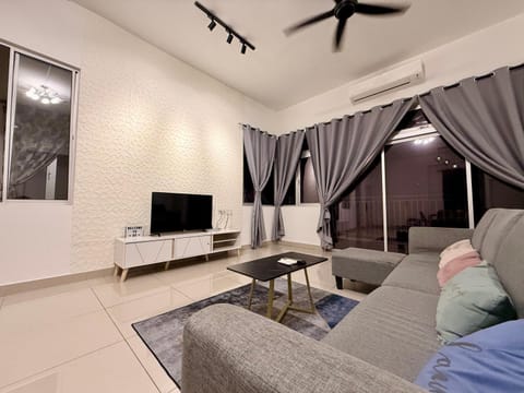 TV and multimedia, Living room, Seating area, Evening entertainment