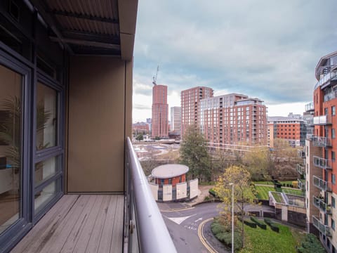View (from property/room), Balcony/Terrace, City view