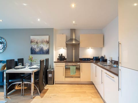 Kitchen or kitchenette, Dining area, dishwasher, stove