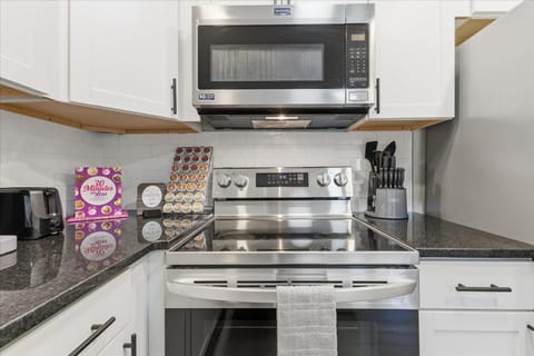 Bright and Spacious Broad Ripple family Getaway House in Meridian-Kessler